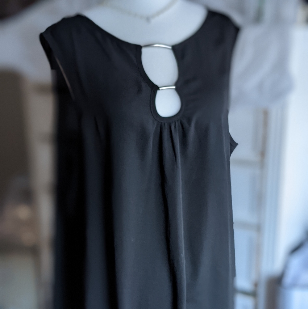 NWT  14/16 black tank blouse from Avenue